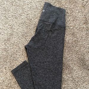 Lululemon wonder under, high rise leggings, size 6